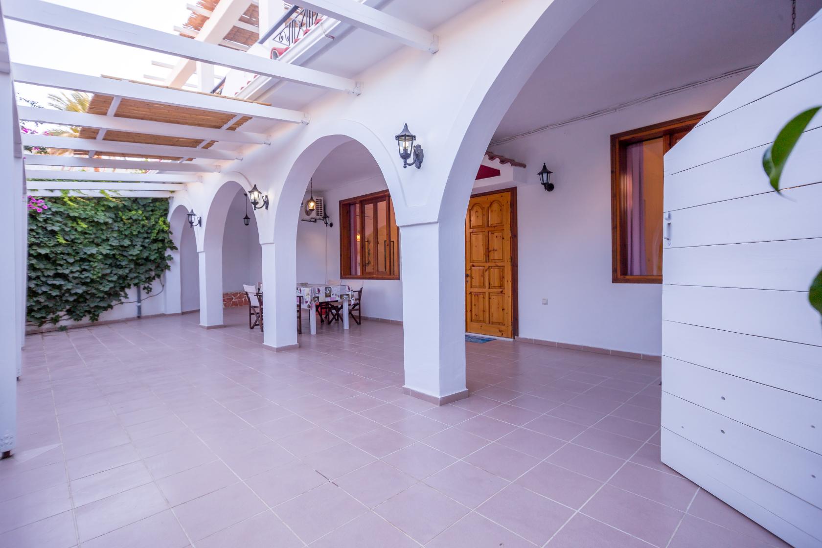 family room to konaki